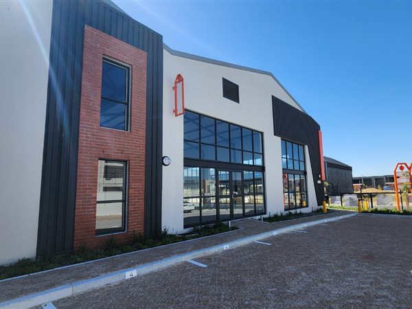 848  m² Commercial space