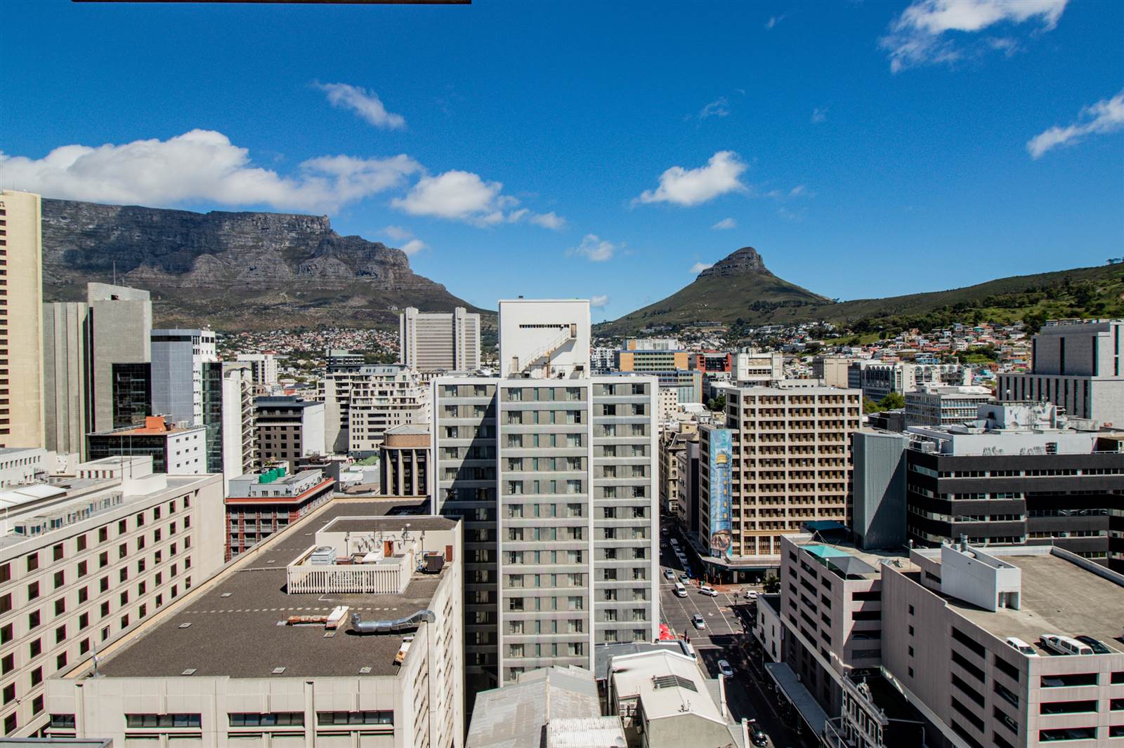 2 Bed Apartment in Cape Town City Centre photo number 4