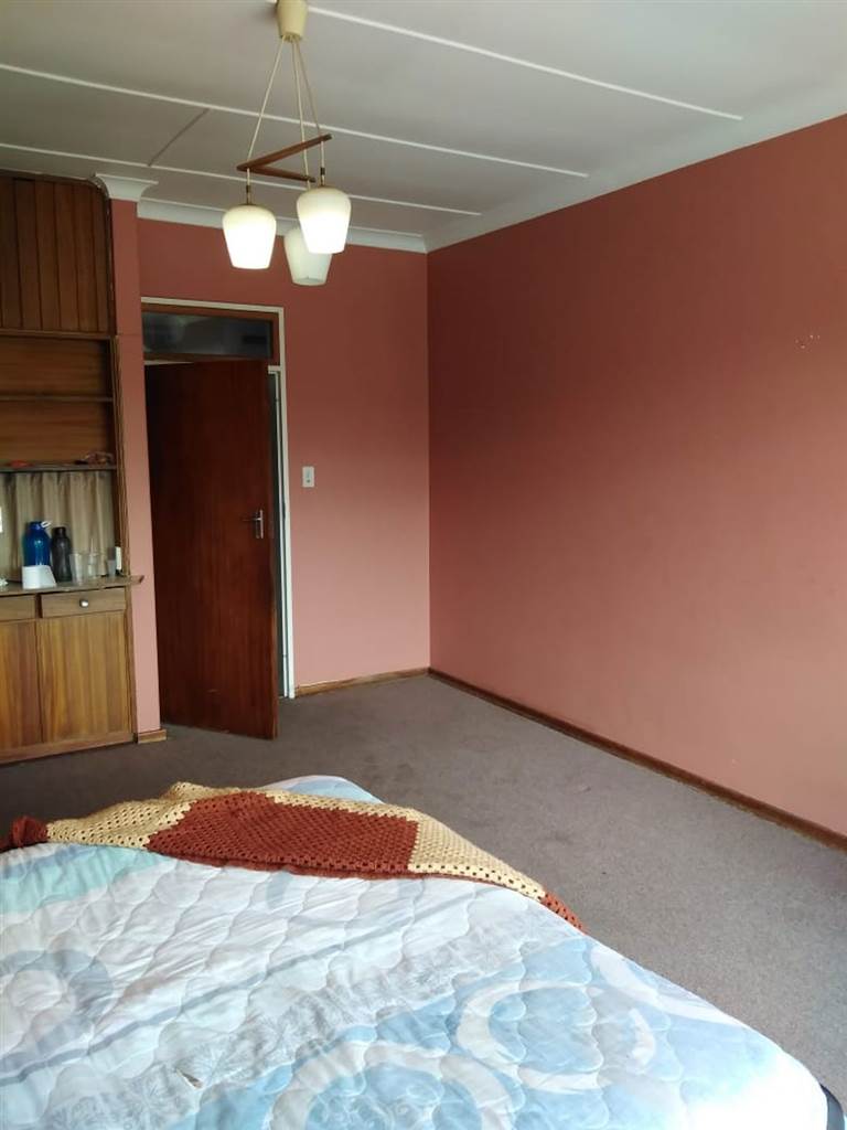 3 Bed Apartment in Bloemfontein photo number 15