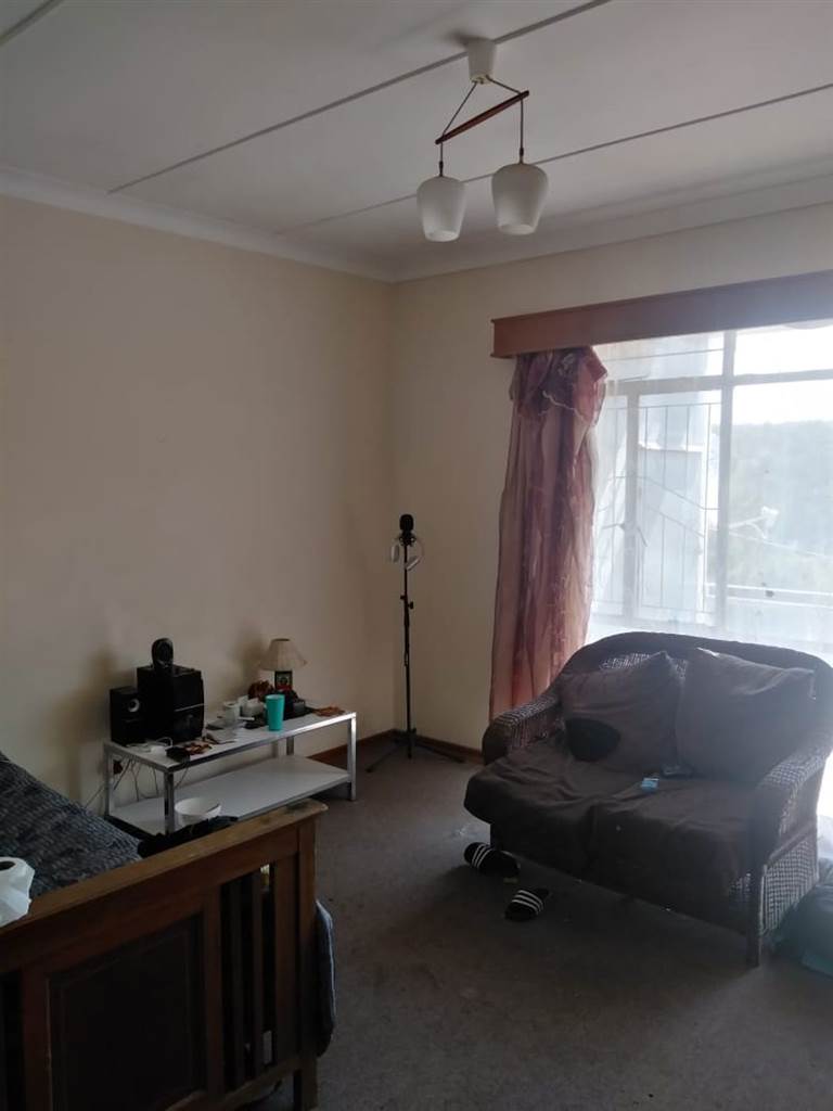 3 Bed Apartment in Bloemfontein photo number 10