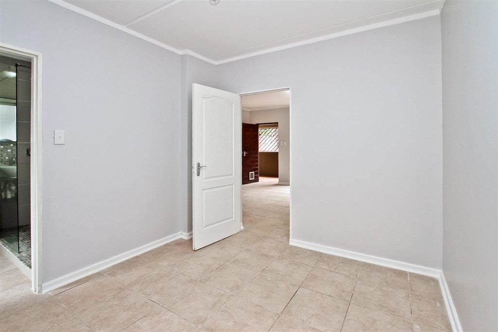 1 Bed Apartment in Morninghill photo number 9