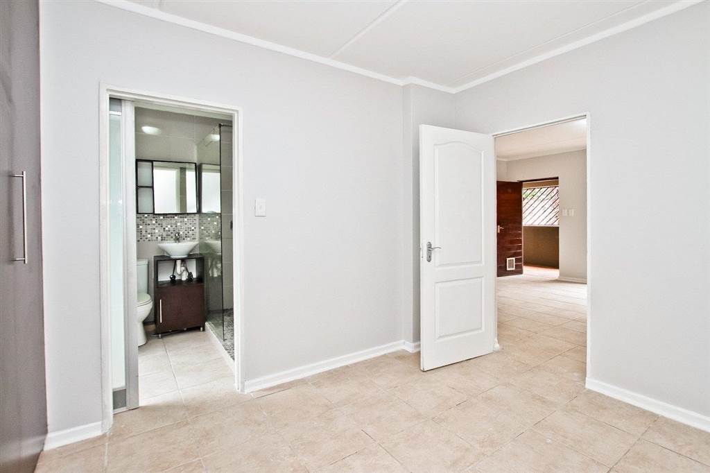 1 Bed Apartment in Morninghill photo number 8