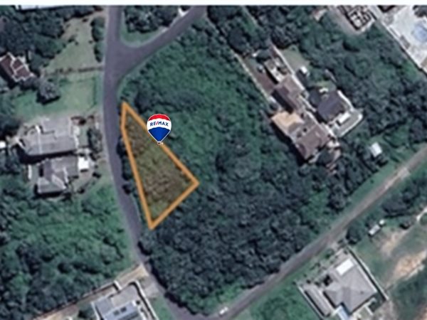 1 012 m² Land