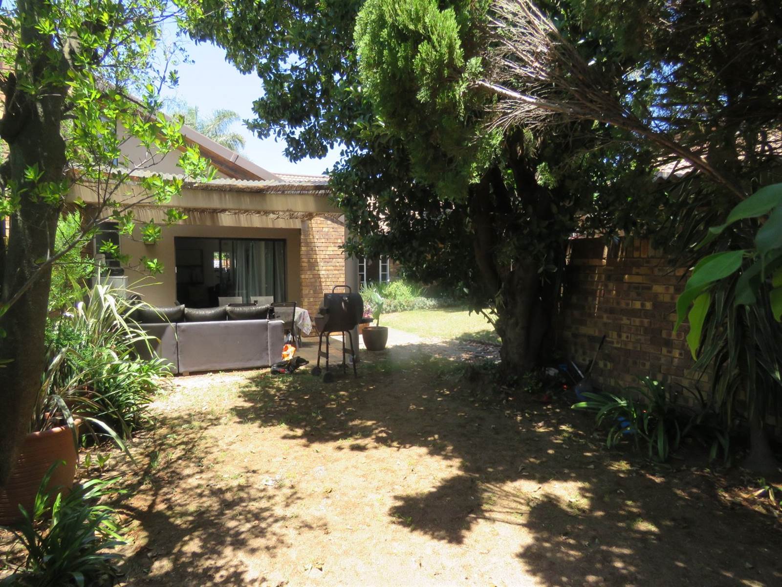 3 Bed Townhouse in Lonehill photo number 18