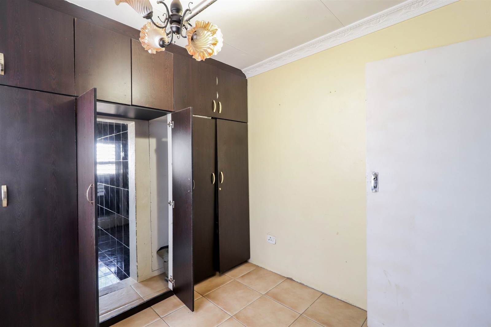 7 Bed House in Lenasia South photo number 10