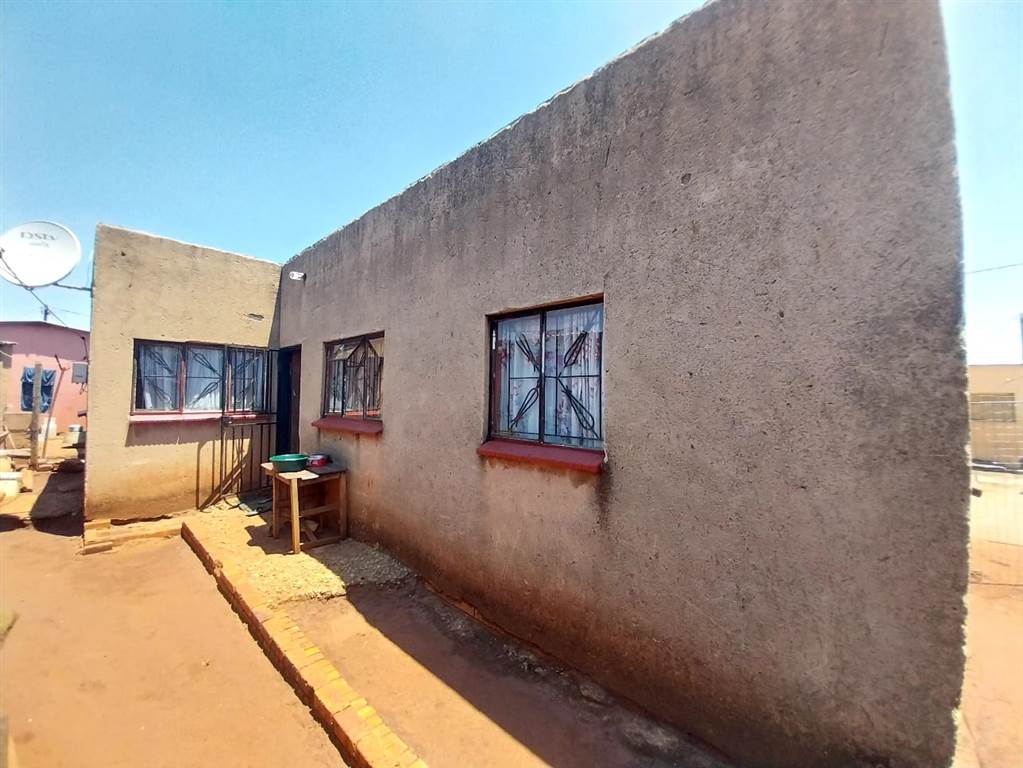 2 Bed House in Winnie Mandela photo number 2