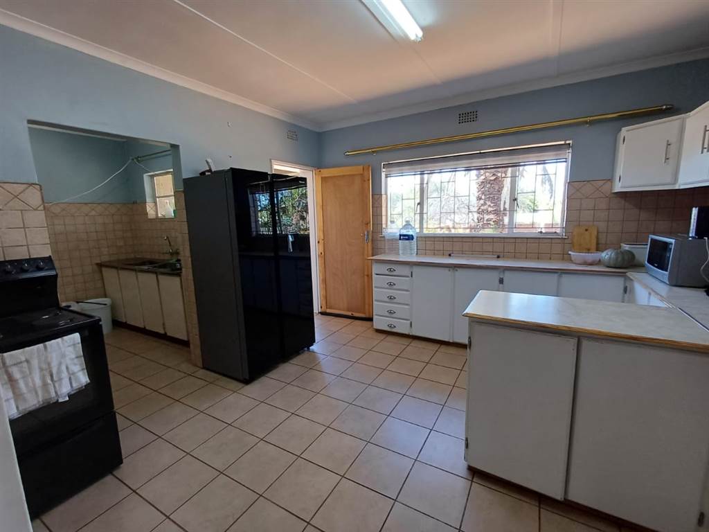 5 Bed House in Barkly West photo number 15