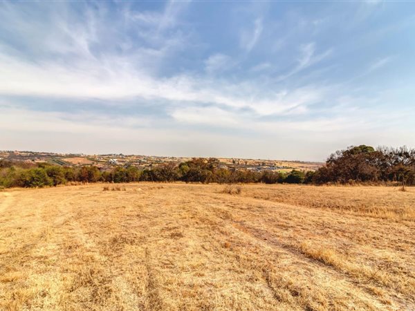 3049 m² Land available in Steyn City