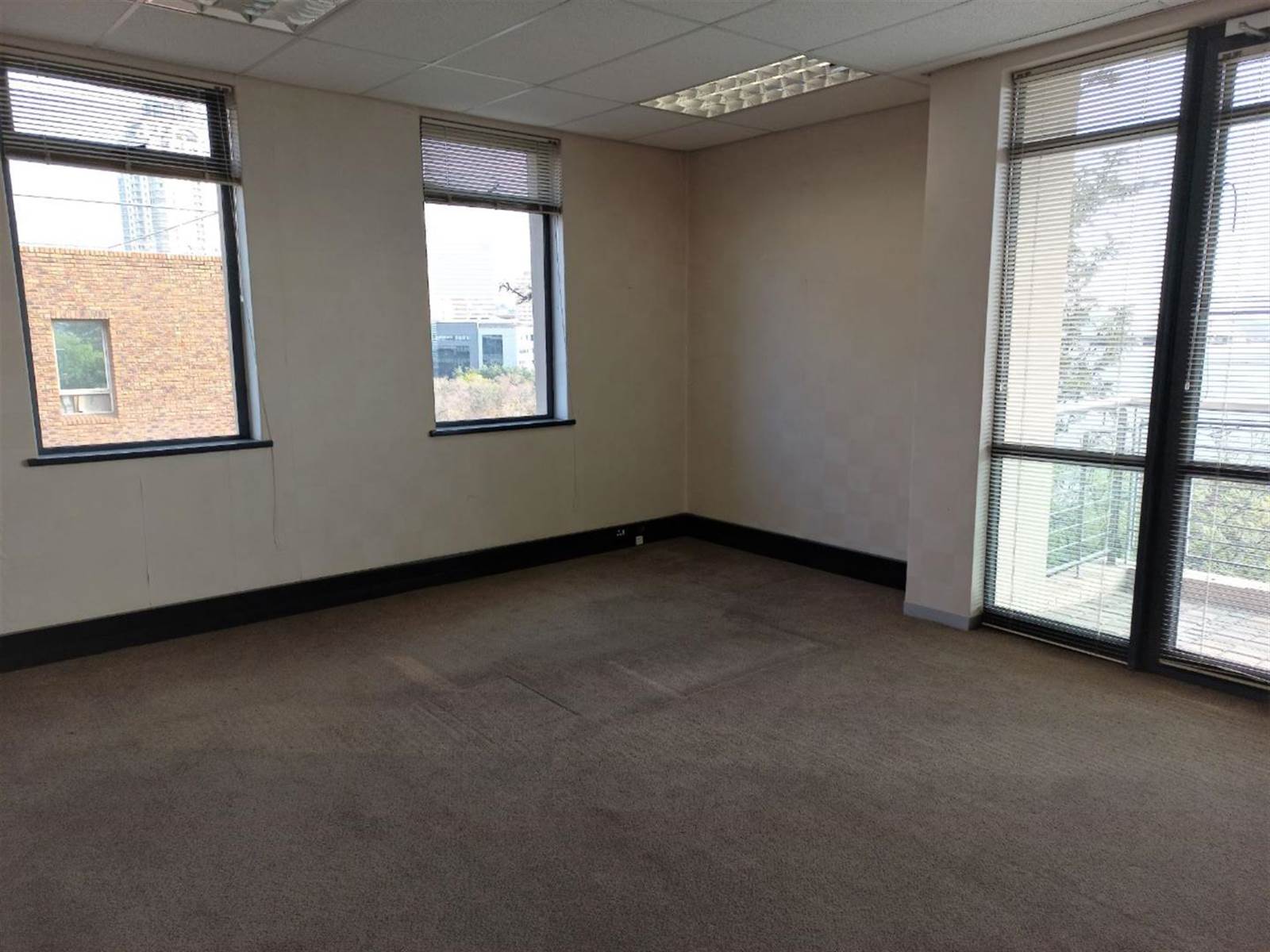 633  m² Commercial space in Sandown photo number 15
