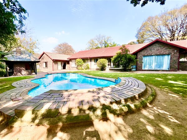 5 Bedroom House 5 Bedroom House