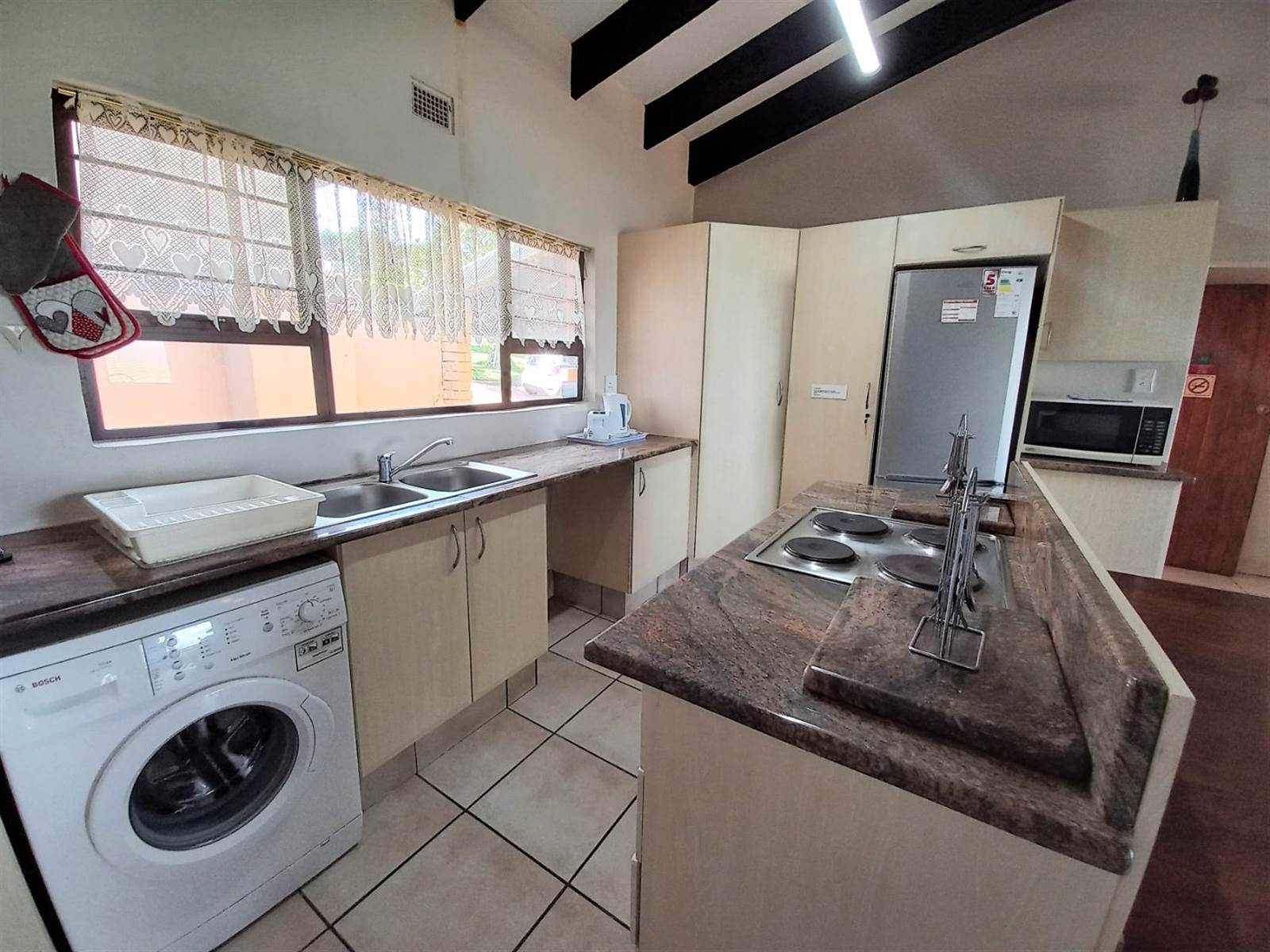 3 Bed Townhouse in Uvongo photo number 9