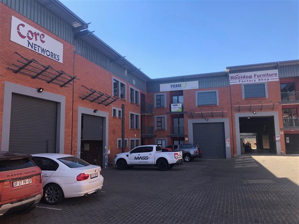 605  m² Industrial space