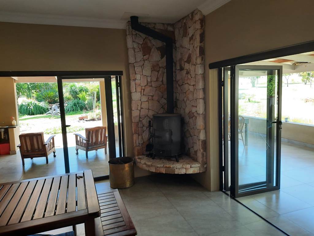 3 Bed House in Hartbeespoort Dam photo number 14