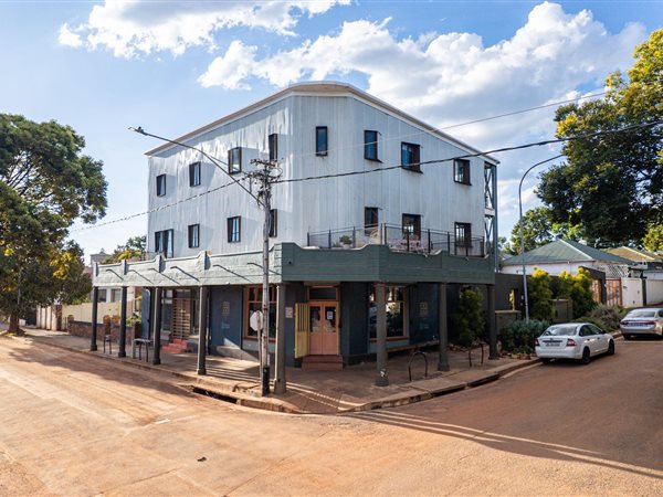 618  m² Commercial space