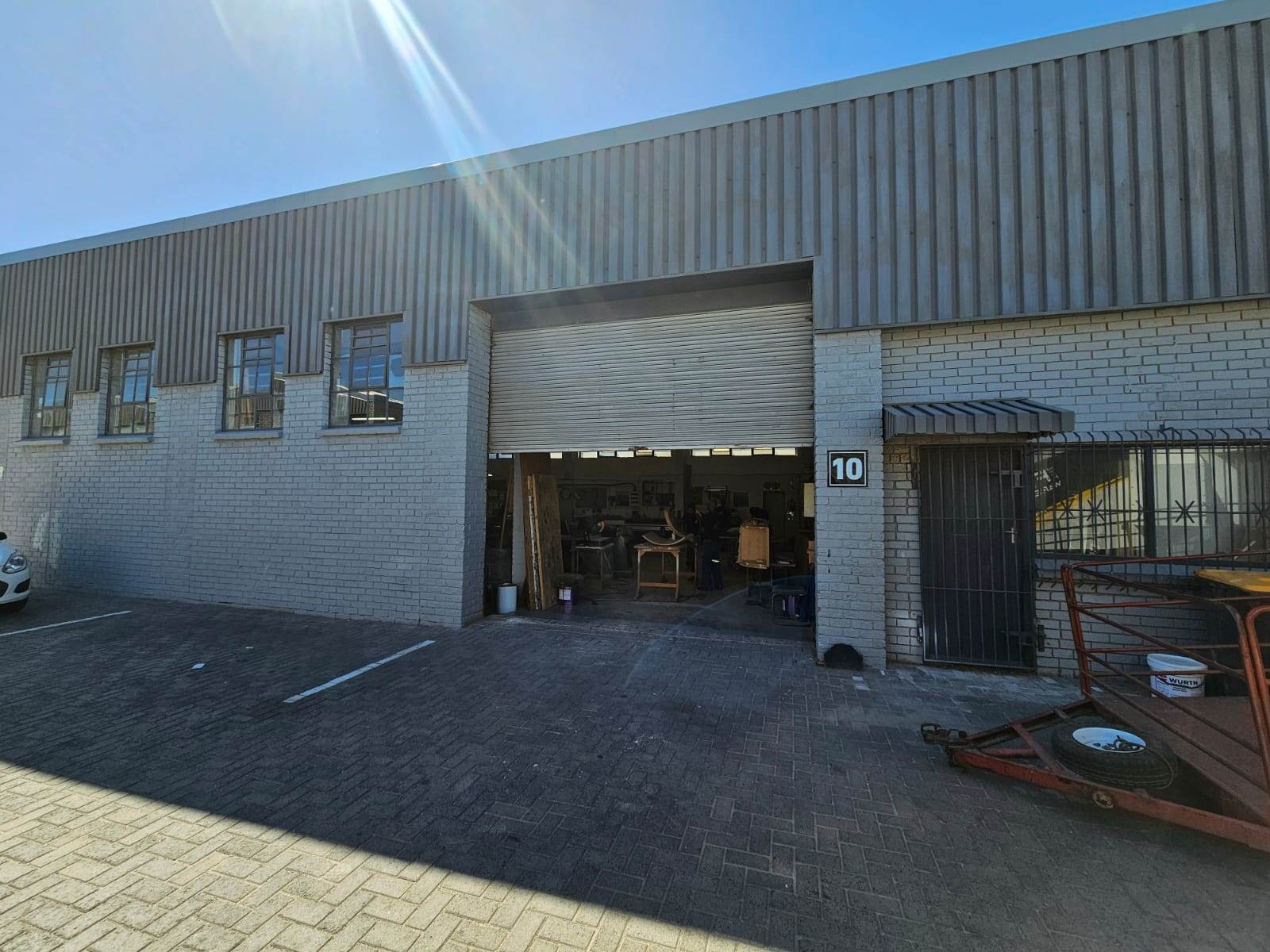 665  m² Industrial space in Maitland photo number 1