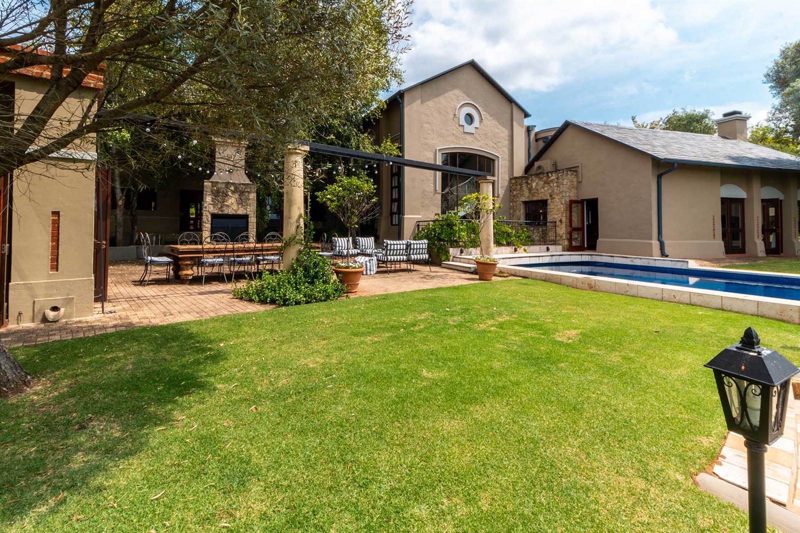6 Bed House in Mooikloof Equestrian Estate photo number 1