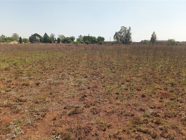 4047 m² Land available in Highbury