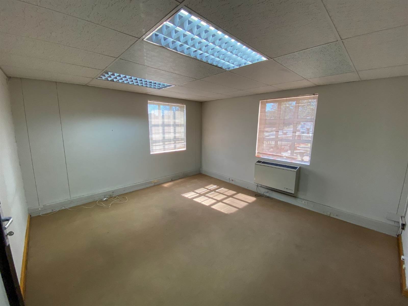 357  m² Office Space in Erasmuskloof photo number 9