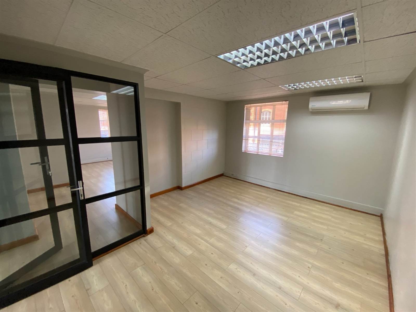 357  m² Office Space in Erasmuskloof photo number 12