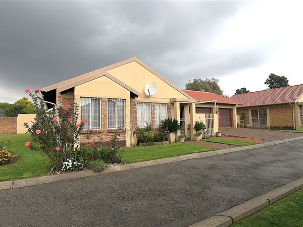 2 Bedroom Townhouse 2 Bedroom Townhouse