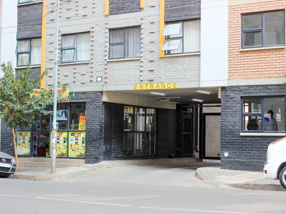 2 Bed Apartment in City & Suburban (Maboneng) photo number 15