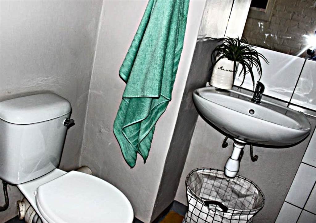 2 Bed Apartment in City & Suburban (Maboneng) photo number 7