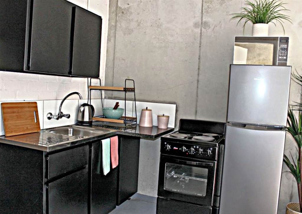 2 Bed Apartment in City & Suburban (Maboneng) photo number 5