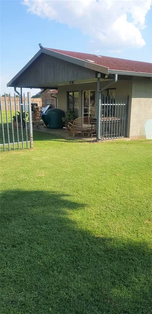 3 Bed House in Witbank photo number 1
