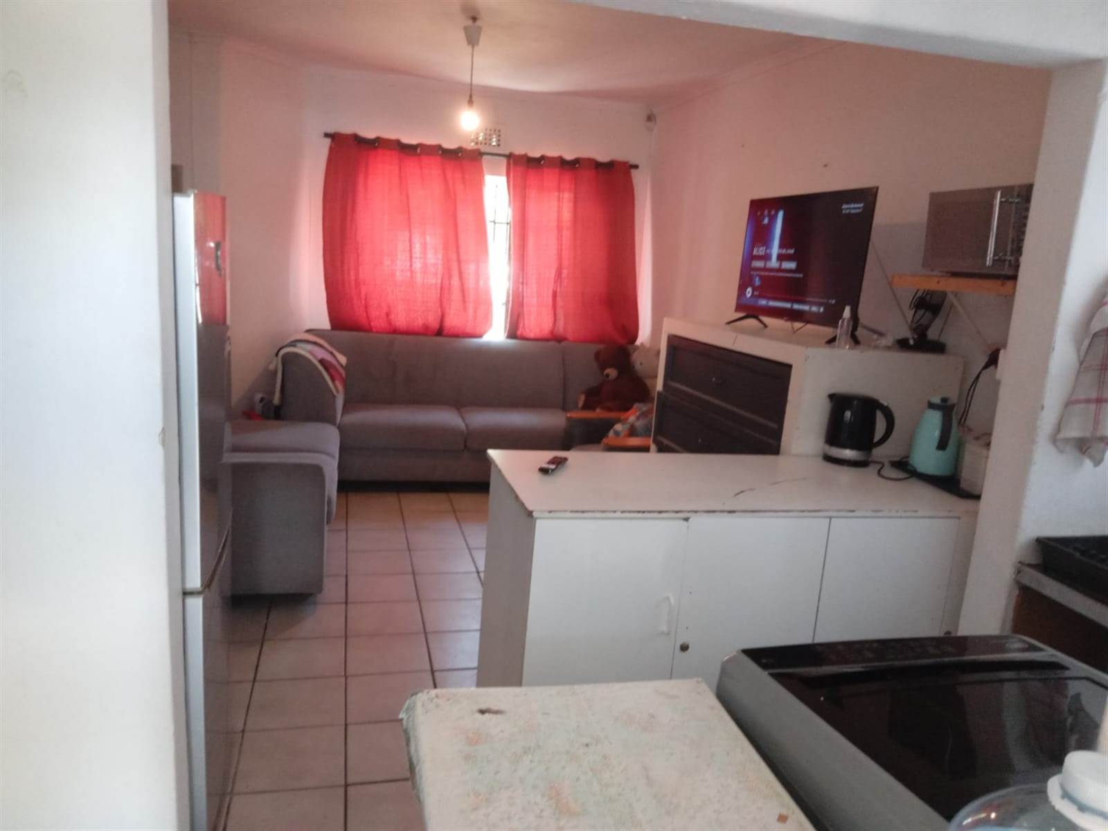 2 Bed House in Matroosfontein photo number 4