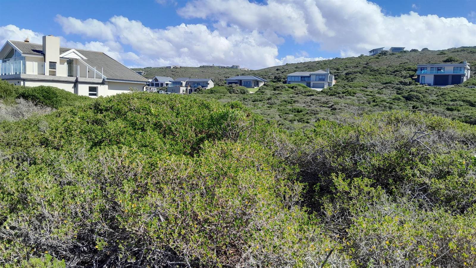 1250 m² Land available in Dana Bay photo number 4