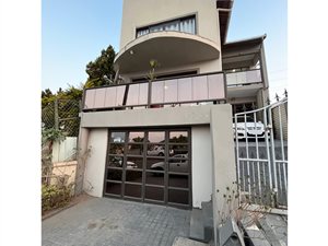 4 Bed House in Westcliff