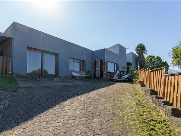 5 Bedroom House 5 Bedroom House