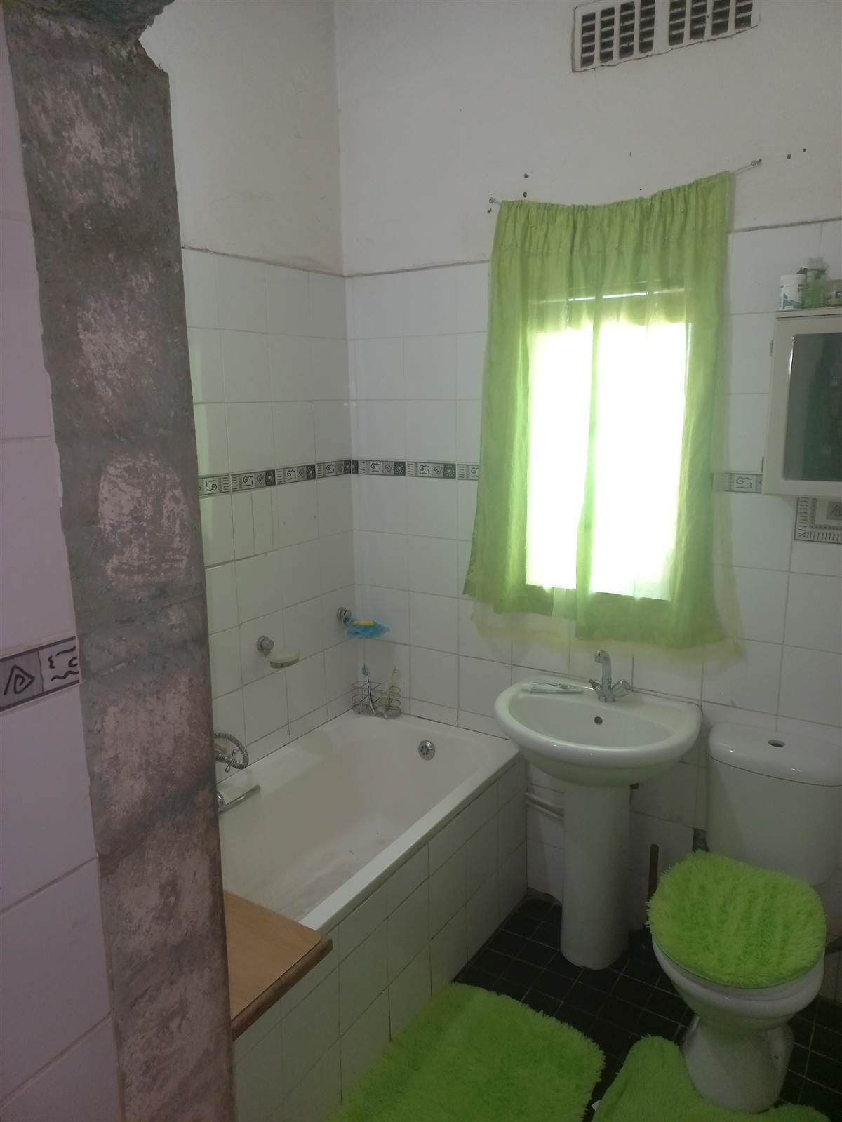 2 Bed House in Paarl Central East photo number 11