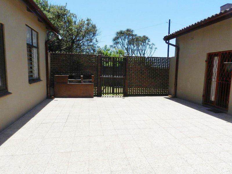 6 Bed House in Tugela Mouth photo number 7