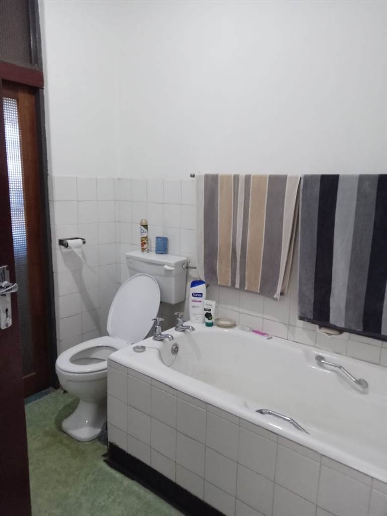 1 Bed Apartment in Kroonstad photo number 11