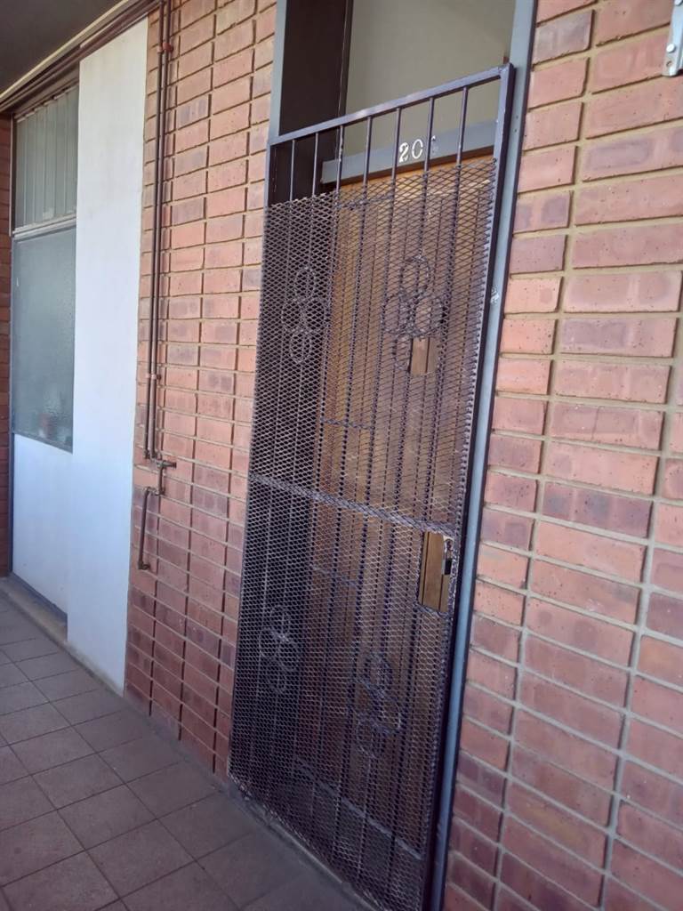 1 Bed Apartment in Kroonstad photo number 13