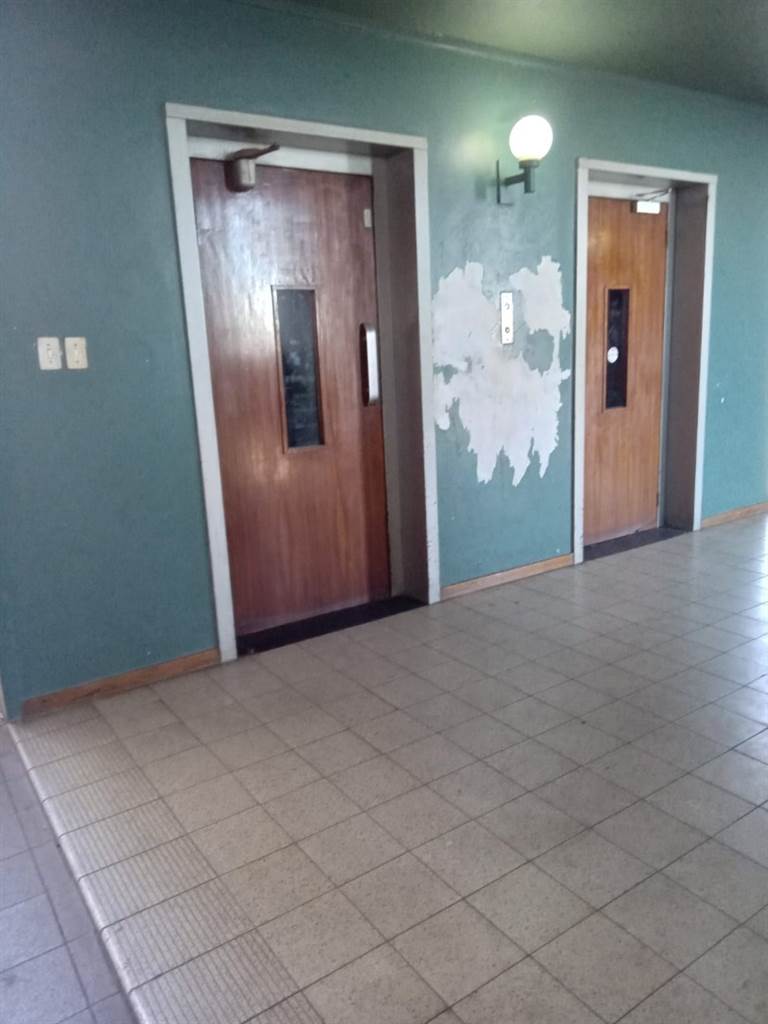 1 Bed Apartment in Kroonstad photo number 8
