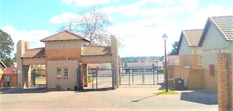 2 Bed Townhouse in Noordwyk photo number 15