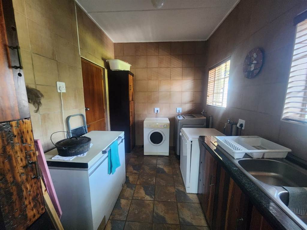 4 Bed House in Phalaborwa photo number 17