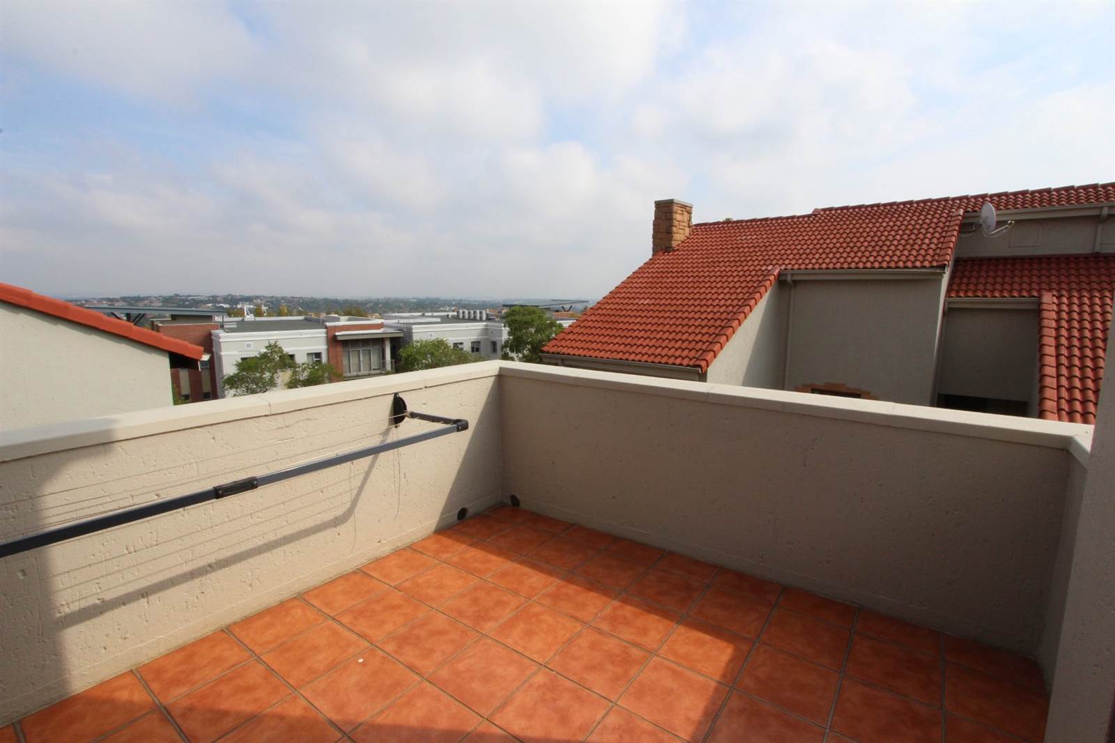 3 Bed Apartment in Lonehill photo number 17