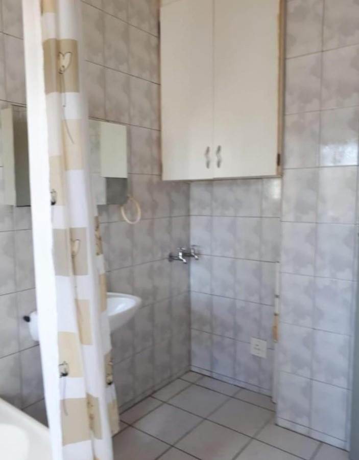2 Bed Apartment in Trichardt photo number 13