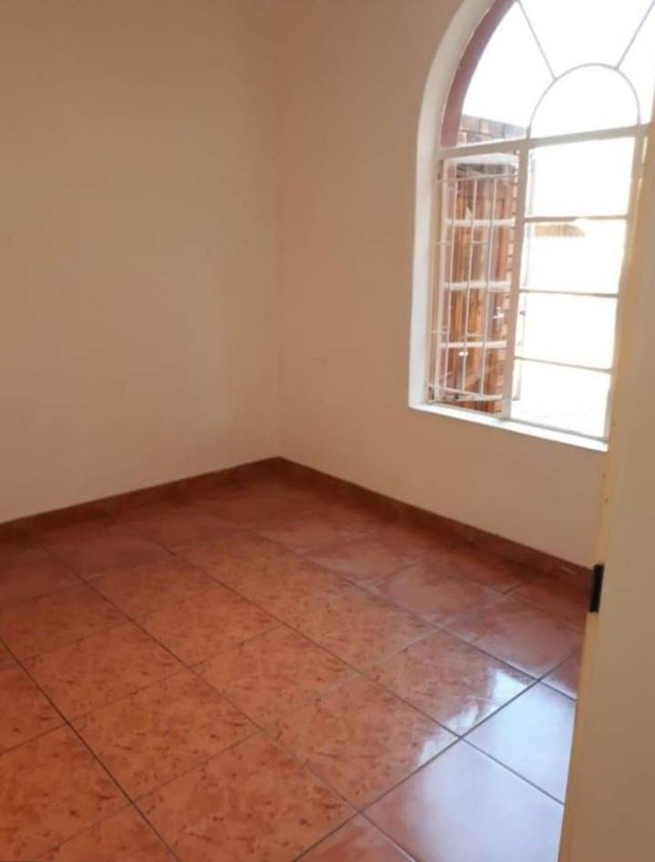 2 Bed Apartment in Trichardt photo number 8