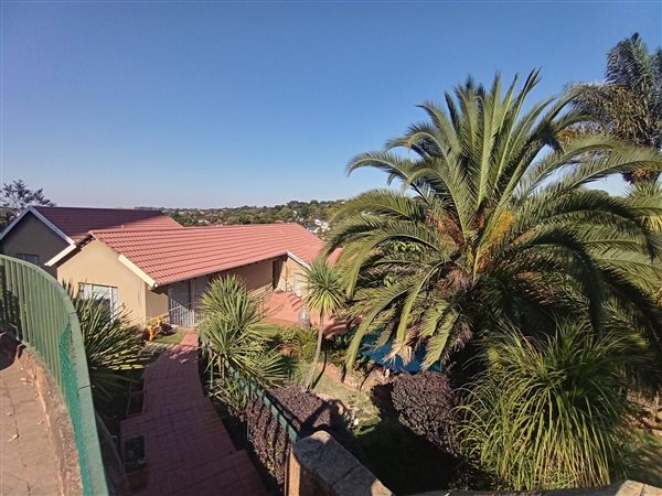 4 Bed House in Roodepoort Central