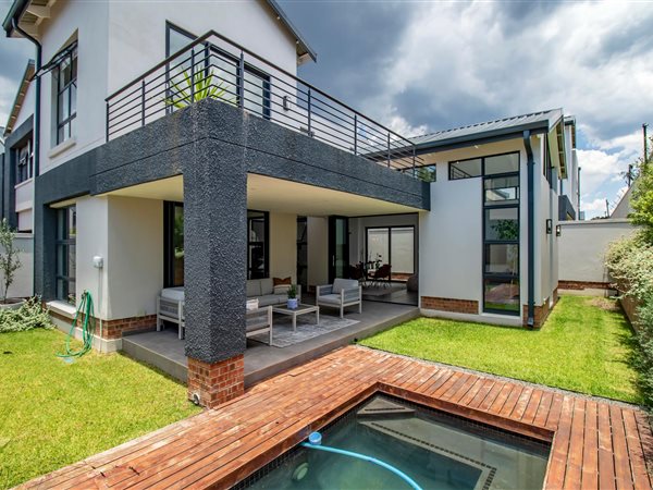 5 Bed Townhouse in Bryanston