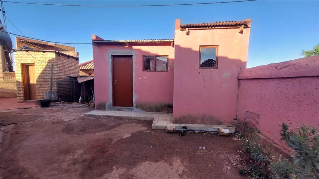 2 Bed House in Mamelodi East photo number 19