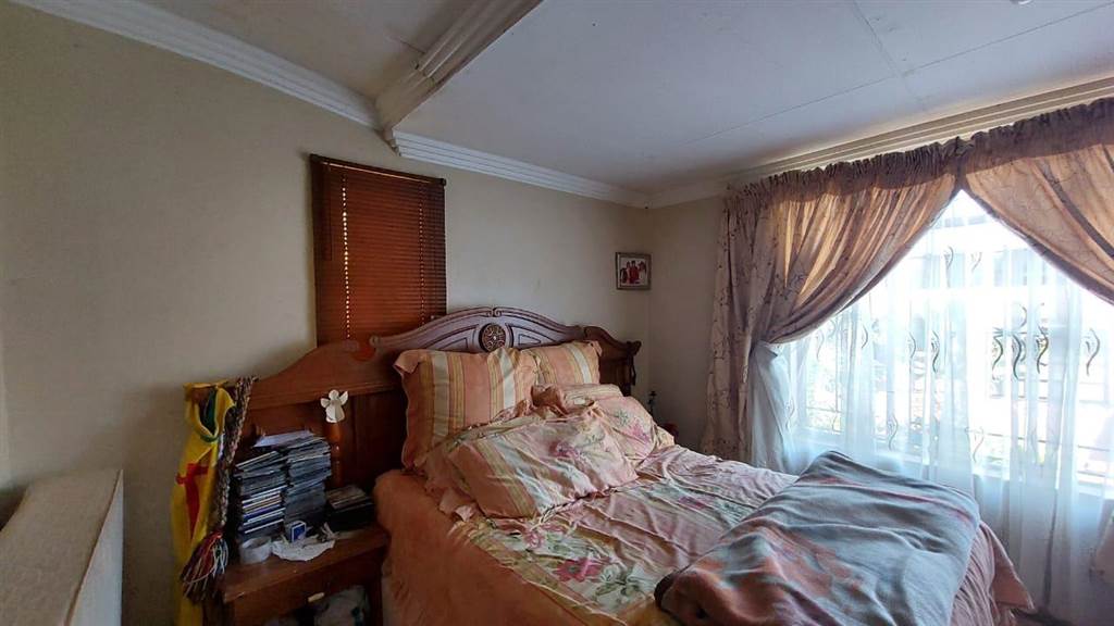2 Bed House in Mamelodi East photo number 14