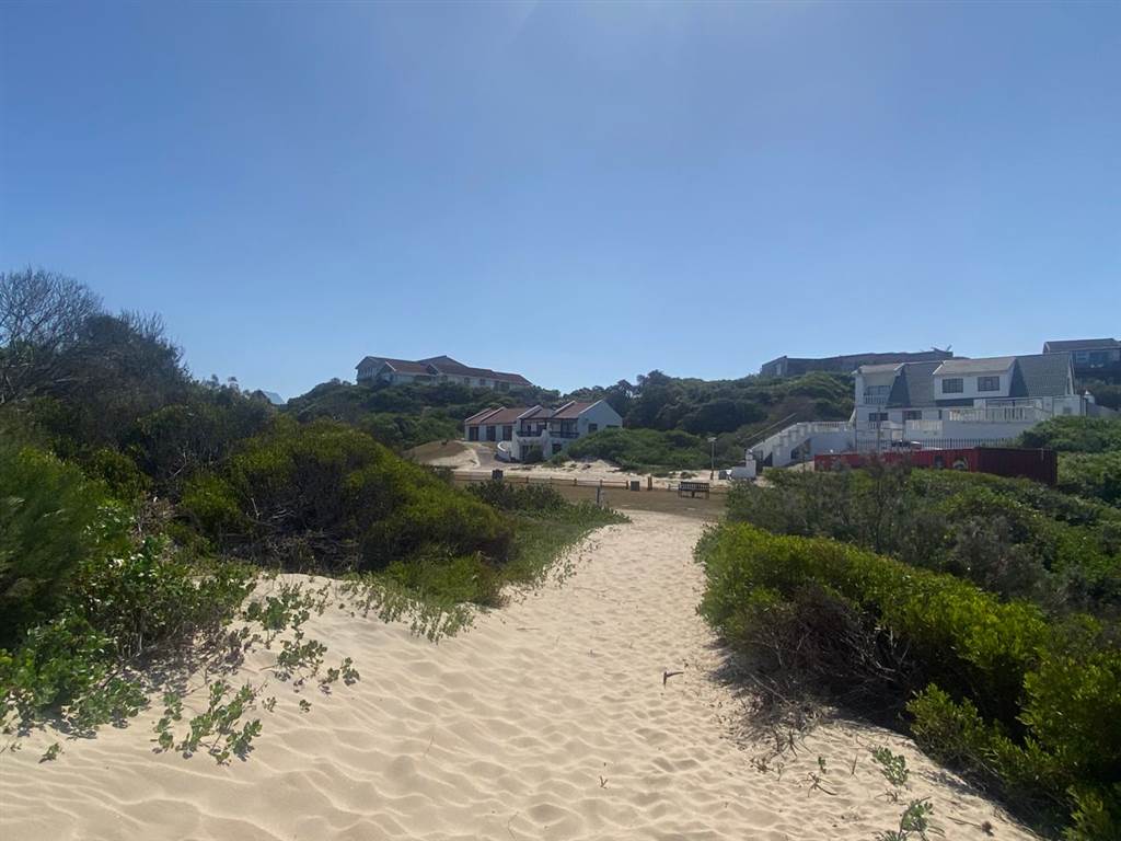 729 m² Land available in Paradise Beach photo number 3