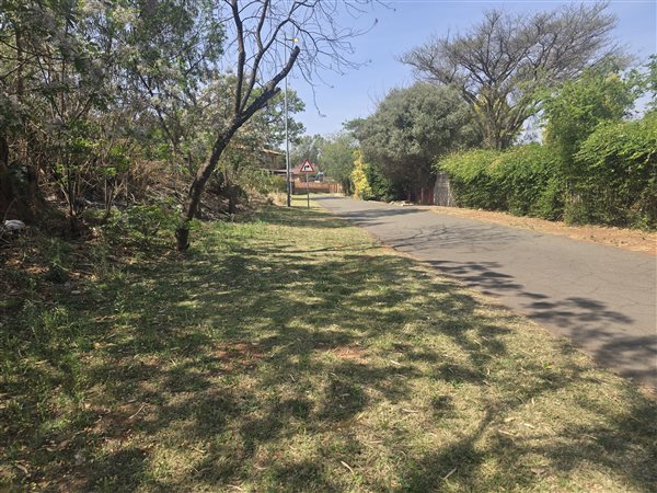 863 m² Land