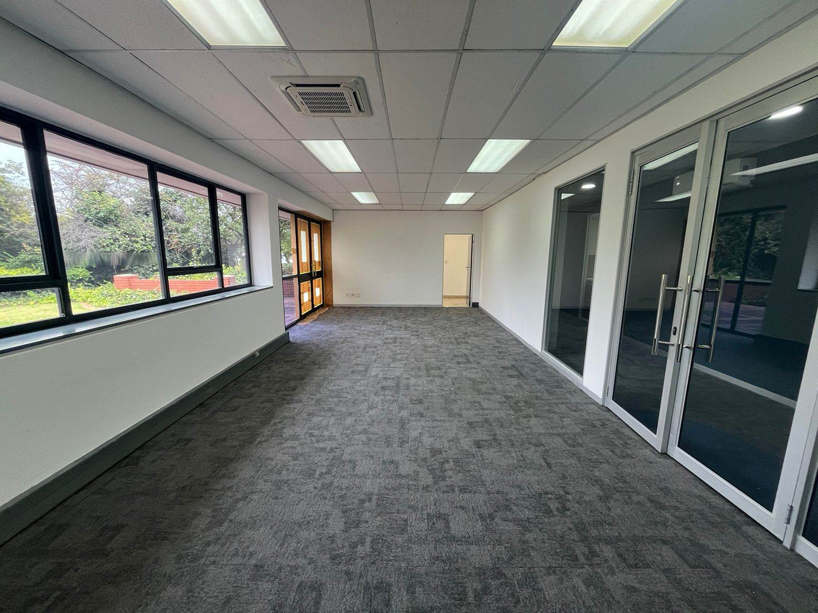 89  m² Commercial space in Bryanston photo number 2
