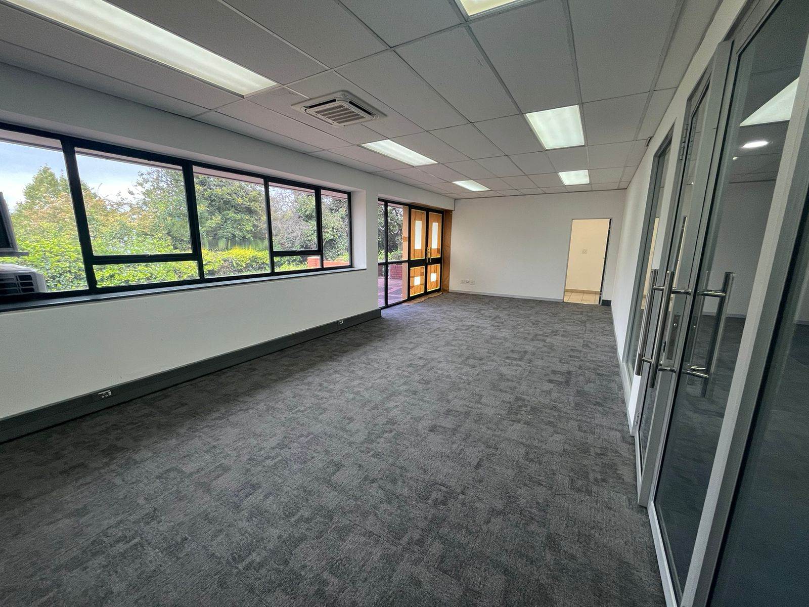 89  m² Commercial space in Bryanston photo number 1